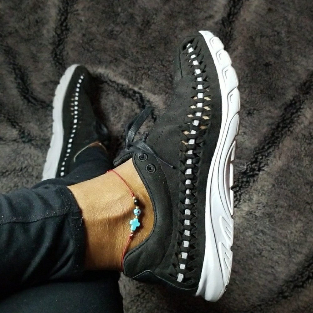 Nike Women's Mayfly Woven Sneaker